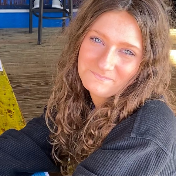 🌸Posh Ambassador 🌸  Paula and Addison 🦋👠💍❤️😇 - Picture 3 of 8